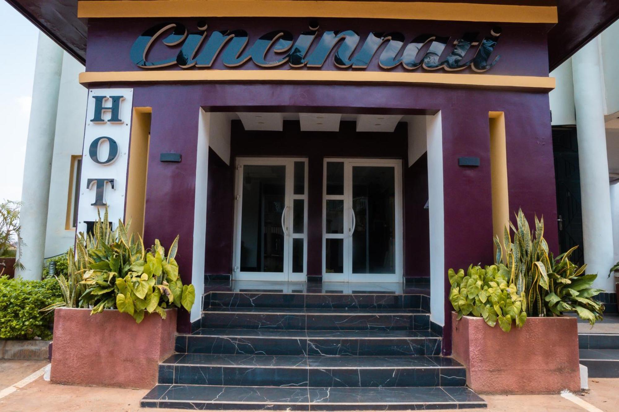 Cincinnati Hotel Yaoundé Extérieur photo
