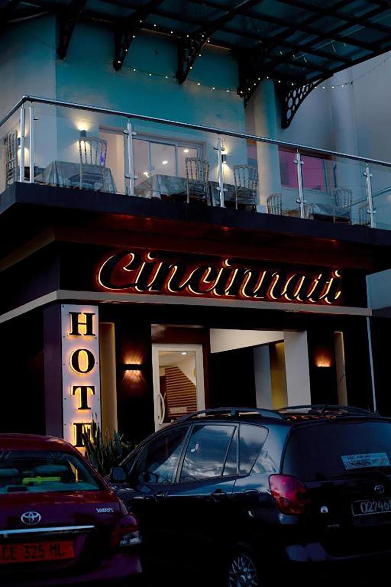 Cincinnati Hotel Yaoundé Extérieur photo