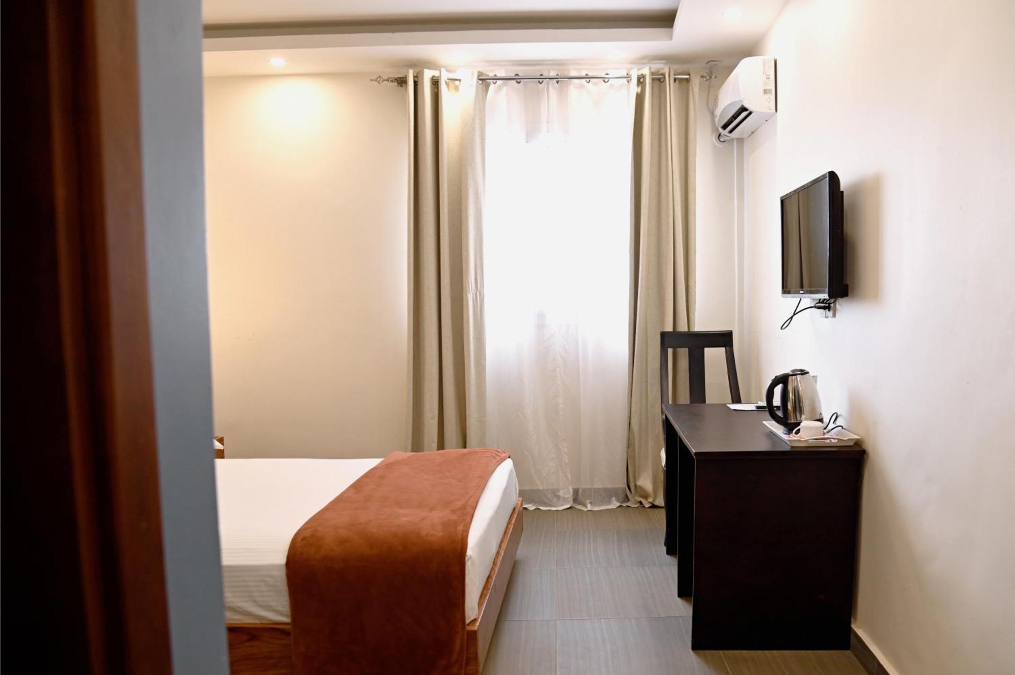 Cincinnati Hotel Yaoundé Extérieur photo