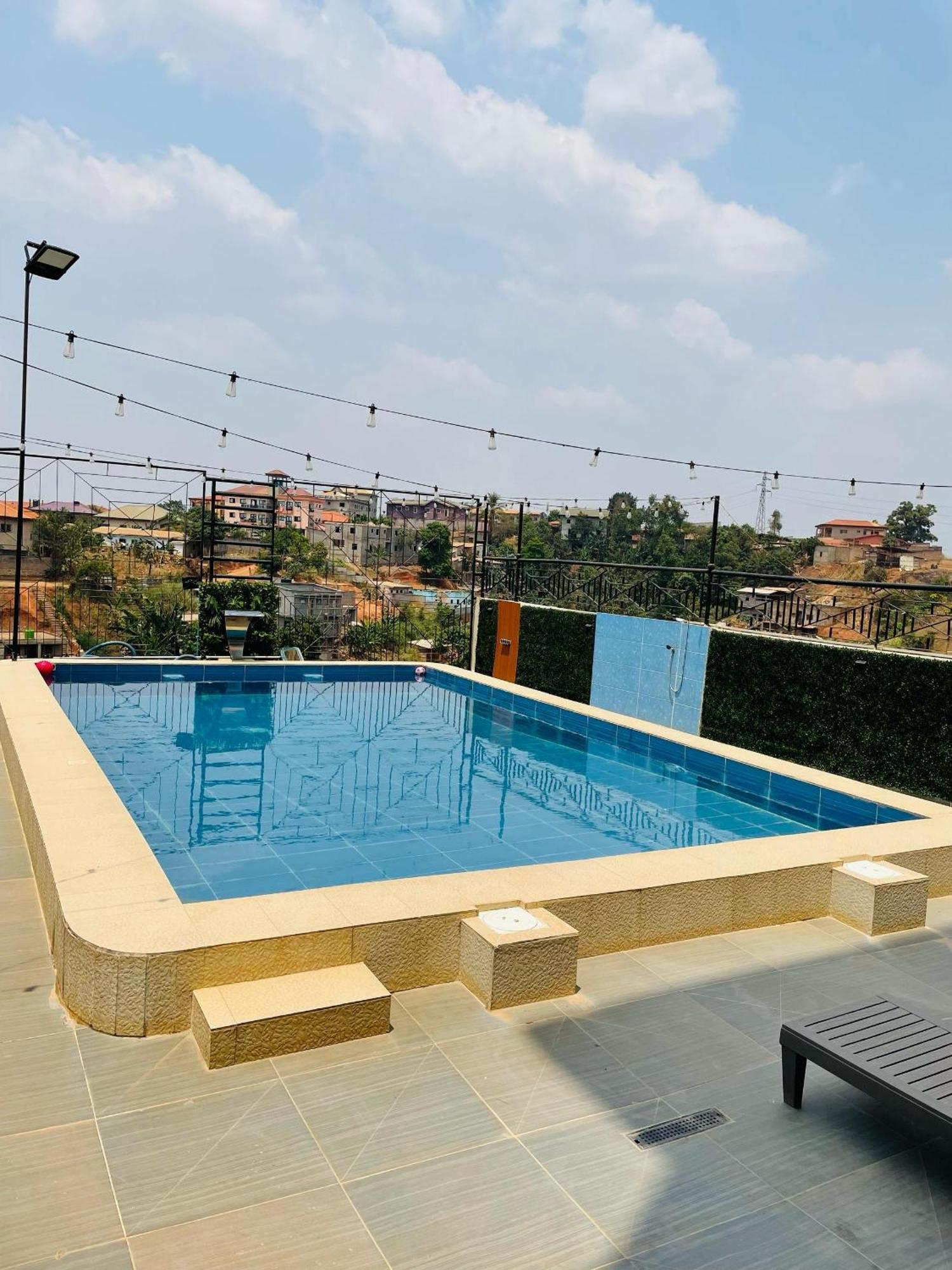 Cincinnati Hotel Yaoundé Extérieur photo