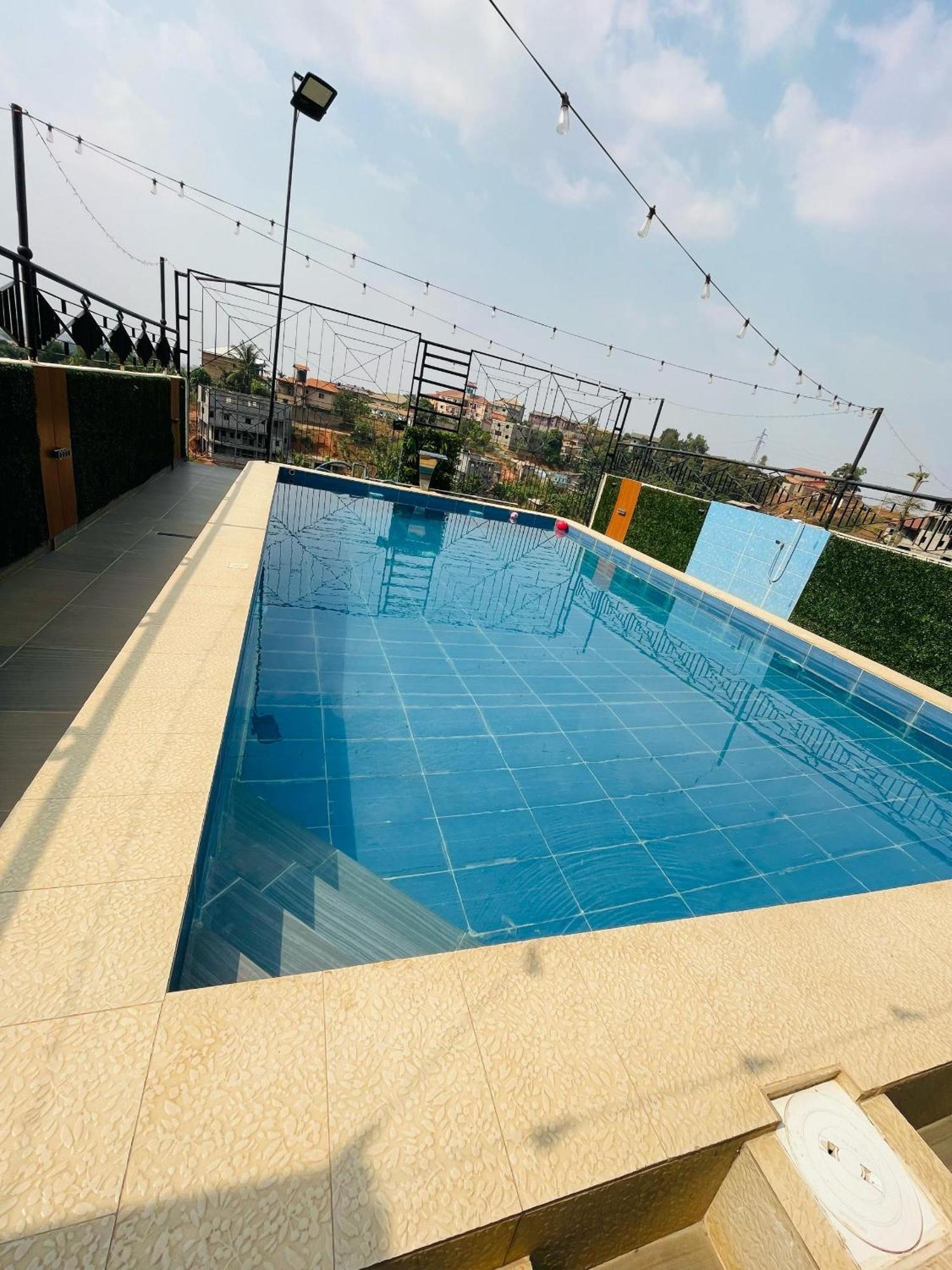Cincinnati Hotel Yaoundé Extérieur photo