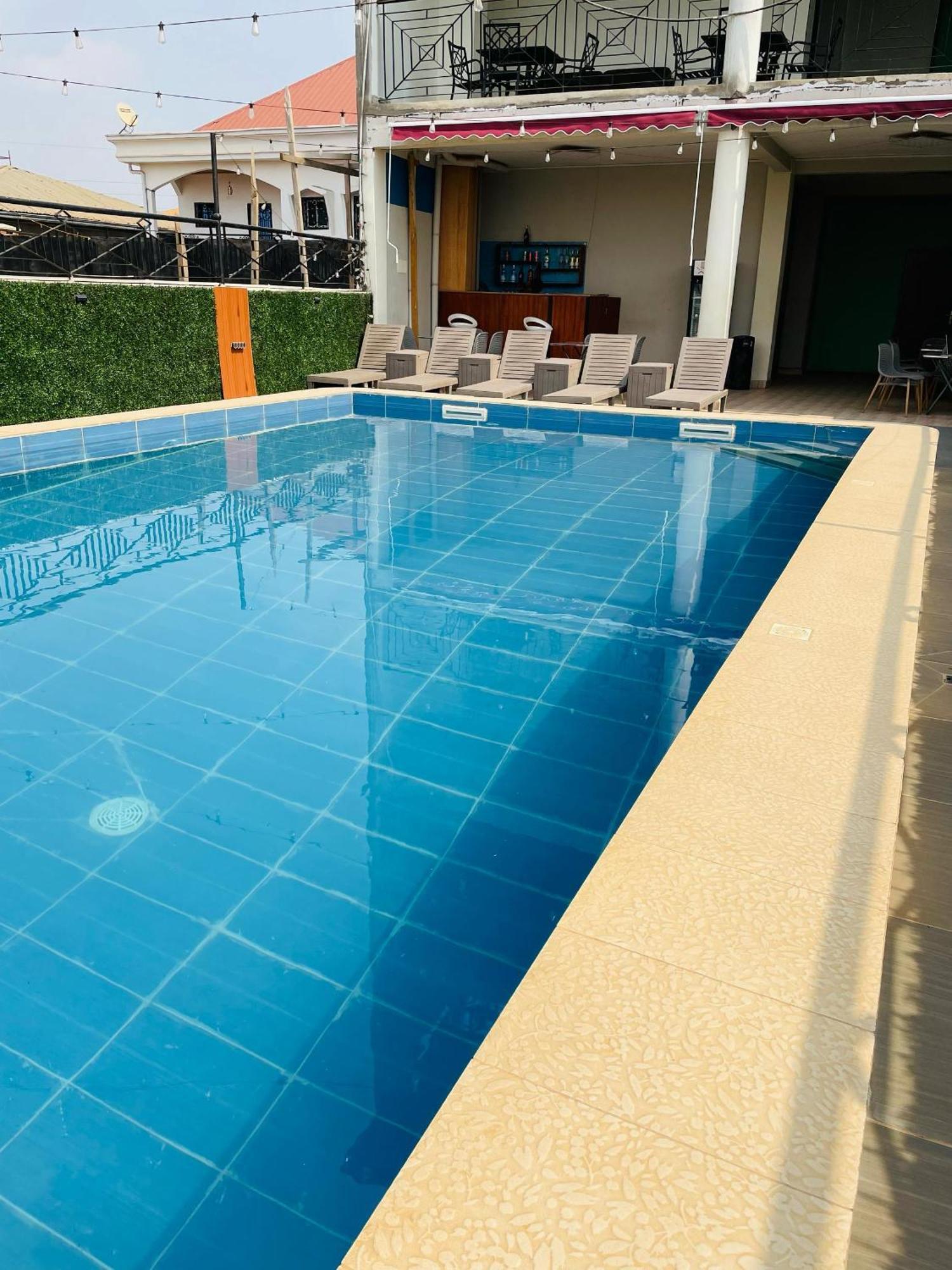 Cincinnati Hotel Yaoundé Extérieur photo